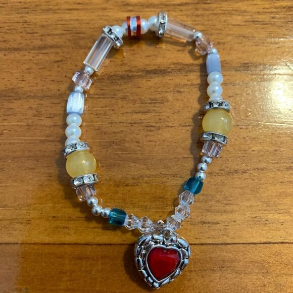 Beaded charm stretch heart bracelet - Picture 1 of 3